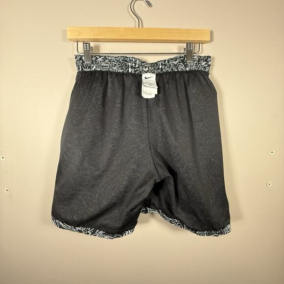Nike Shark Mens SIZE SMALL Black Shark Icon 6.5" Volley Print Board Trunks Sport - Picture 12 of 12